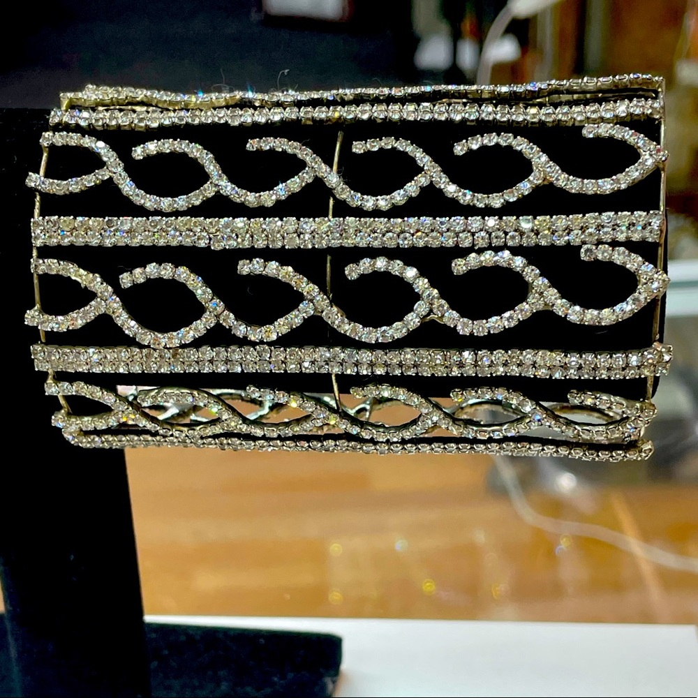 Women luxurious dimond bracelet!